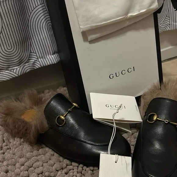COPY - Gucci SIZE 9
Women's Black Princetown Fur-lined Leather Mule - Picture 3 of 4